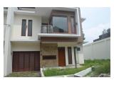 Rumah Desain Modern 2 Lantai Siap Huni Sangat Strategis Cocok Untuk Keluarga Modern & Investasi