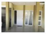 Dijual / Disewakan Rumah Cantik 800 Meter dari Bandara - Strategis, Jalan Lebar 6 Meter di Maros Makassar - 