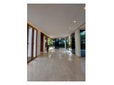 Dijual Rumah Mewah Desain Modern Tropis Area Patra Kuningan Jakarta Selatan - 4 Kamar Tidur Semi Furnished