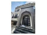 Dijual Rumah Baru Kebayoran Baru Jakarta Selatan 3+2 Kamar Tidur Unfurnished