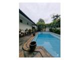Jual Rumah di Cipete, Jakarta Selatan - Ada Kolam Renang, Taman Luas, Hadap Timur & Selatan