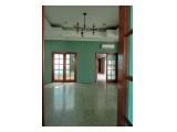 Rumah di Jual Hitung Tanah Cocok Untuk Cluster, Guest House, Klinik - Area Kemang, Jakarta Selatan