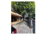 Dijual Rumah Tua di Tanjung Duren Jakarta Barat - Kondisi Furnished, 3 Lantai